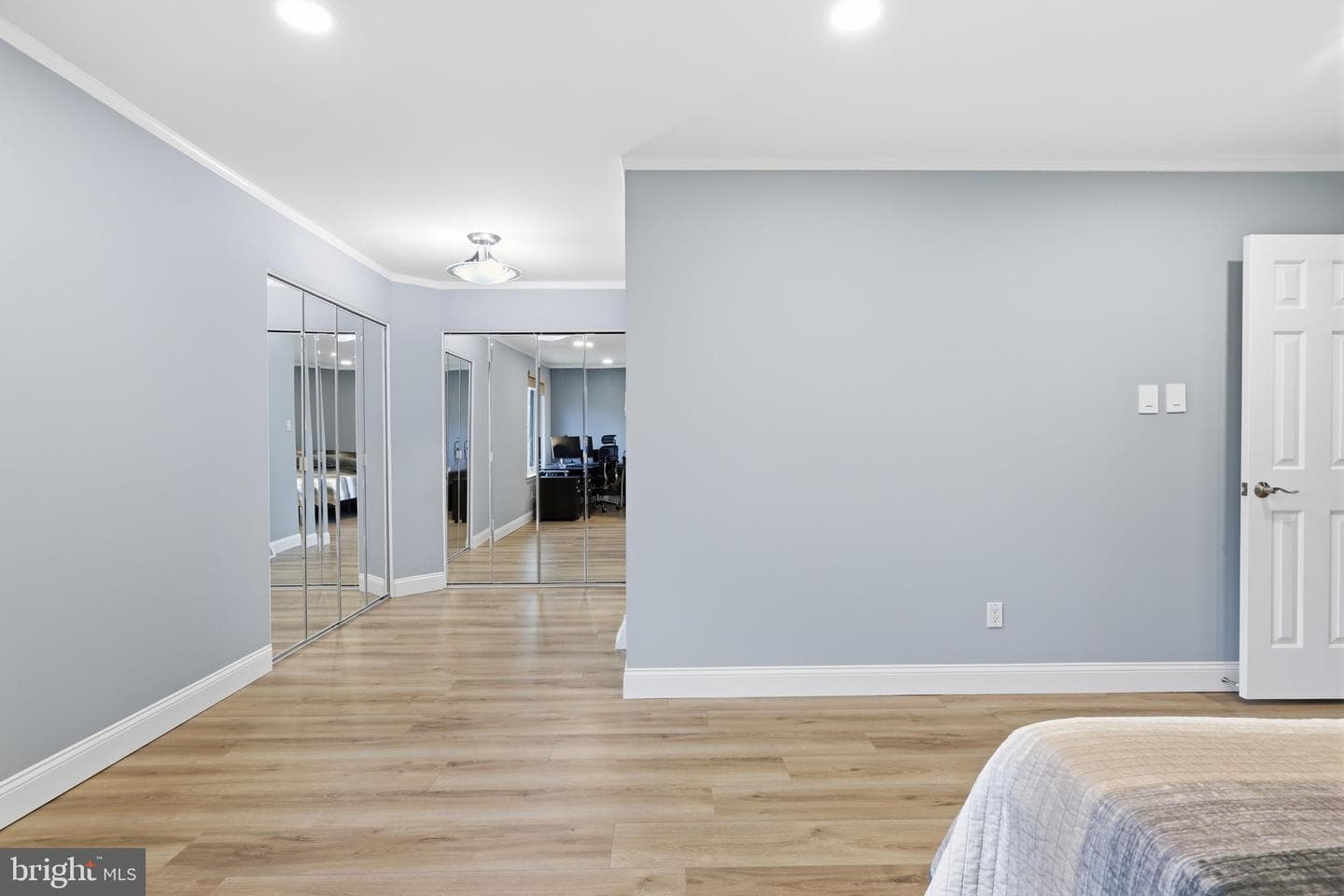 2125 Weybridge Commons photo 26