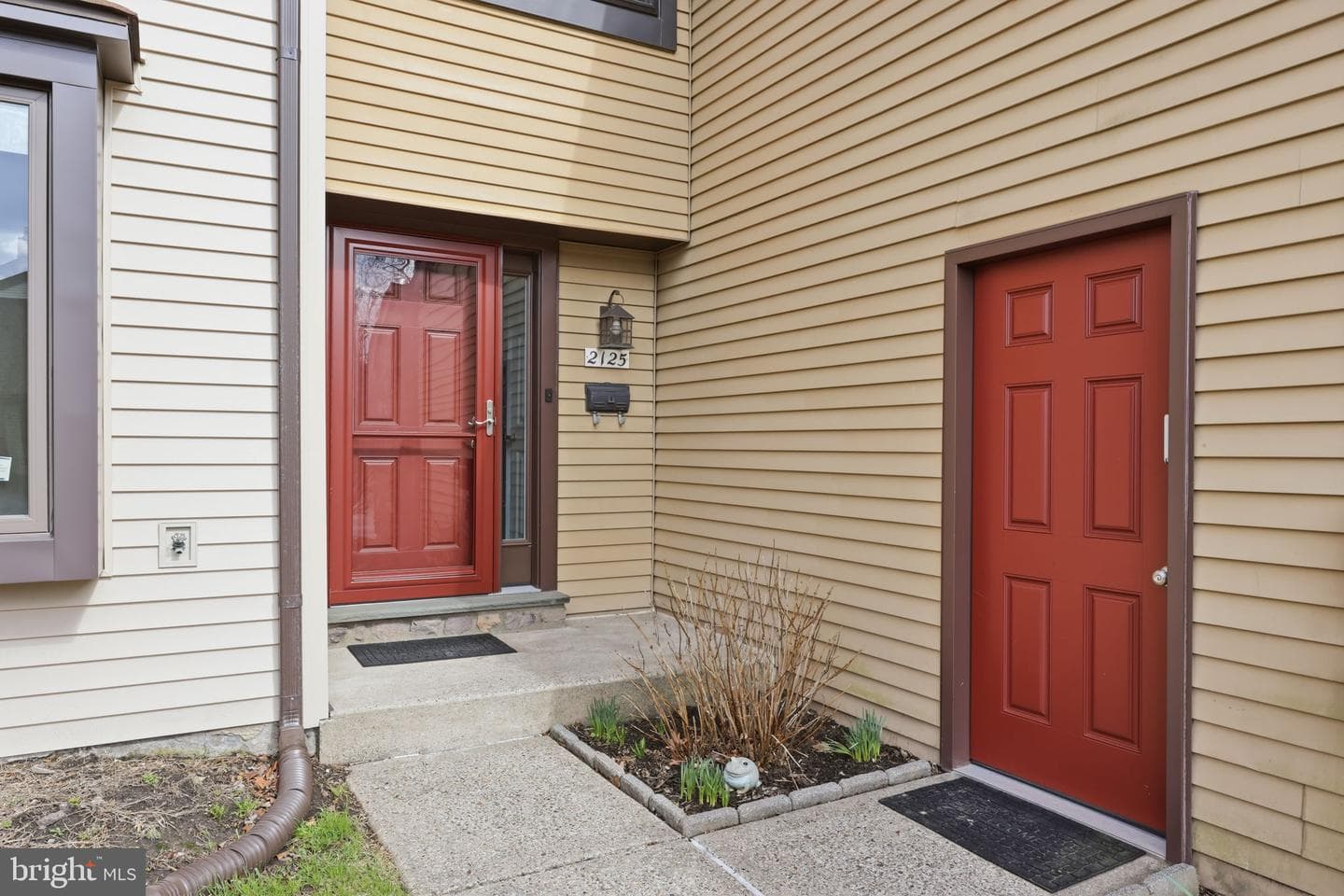 2125 Weybridge Commons photo 3
