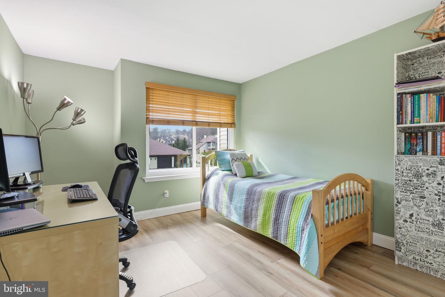2125 Weybridge Commons photo 32