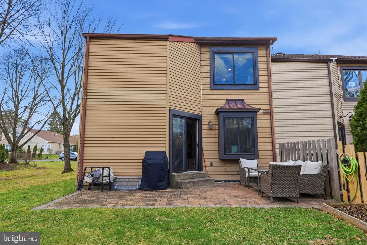 2125 Weybridge Commons photo 4