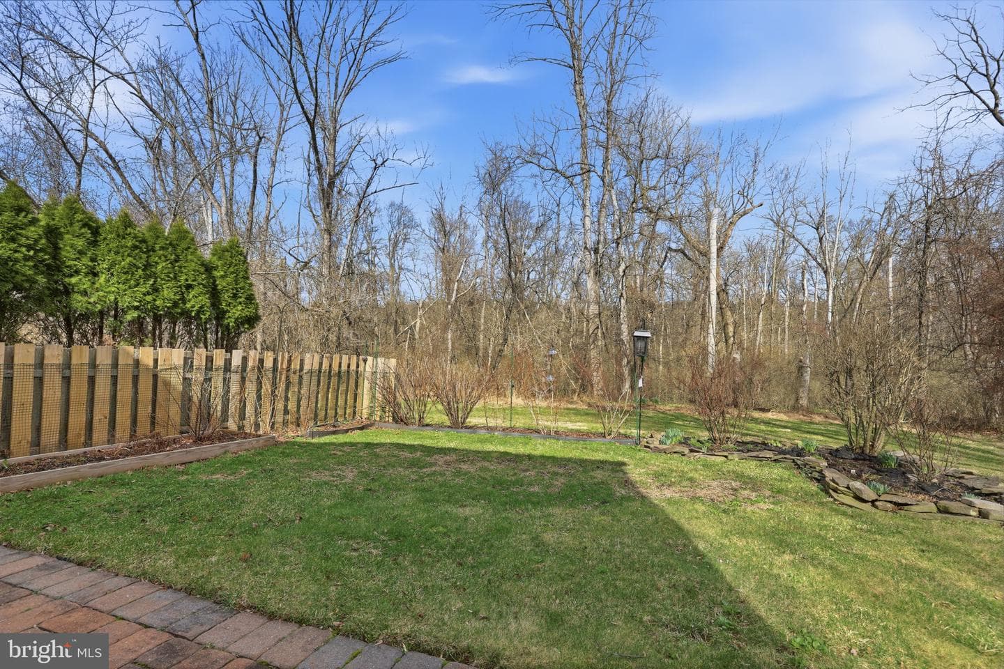 2125 Weybridge Commons photo 8