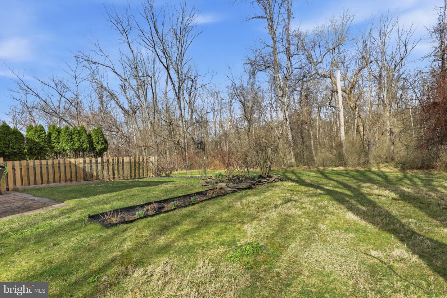2125 Weybridge Commons photo 9
