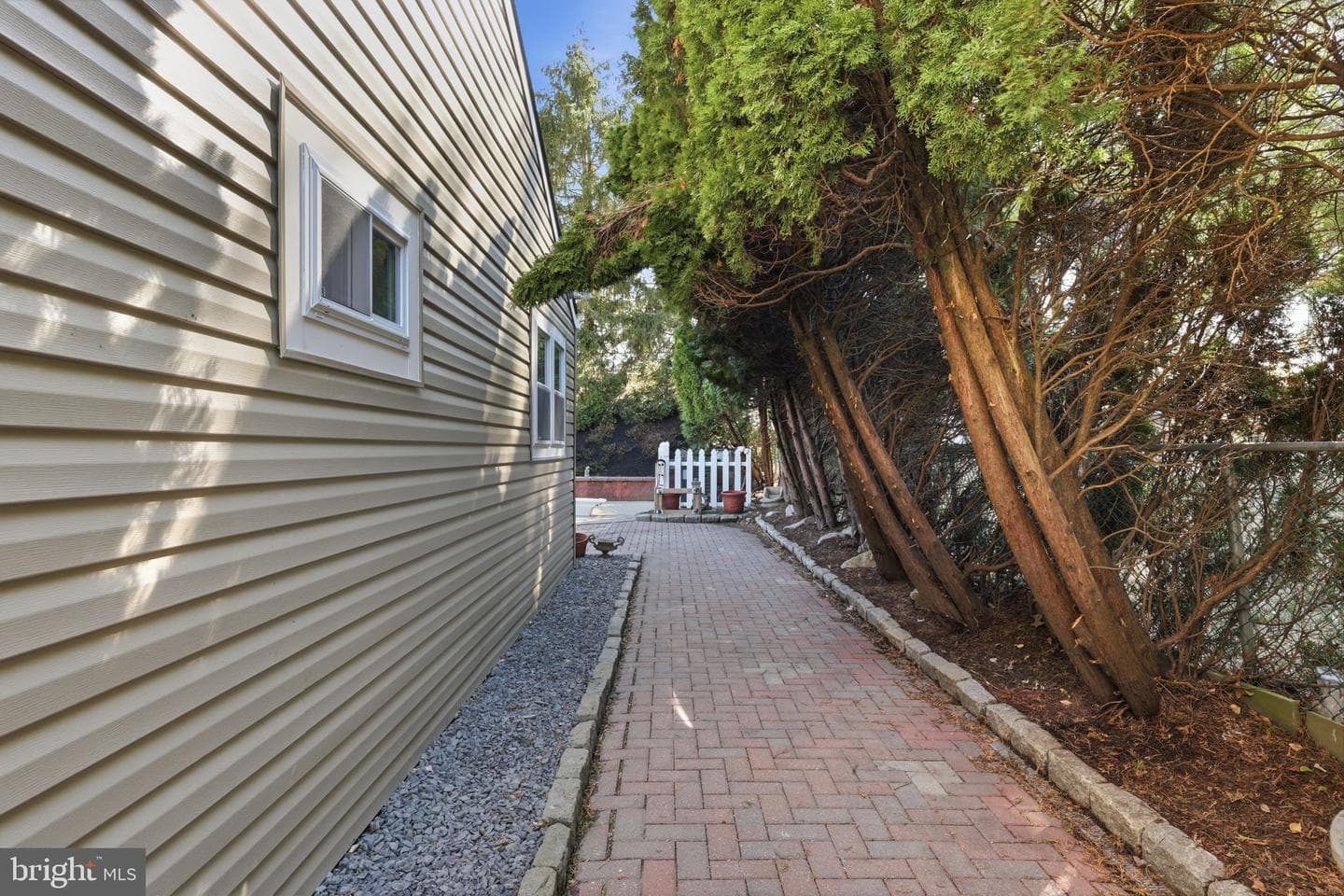 4421 Roselyn Lane photo 24
