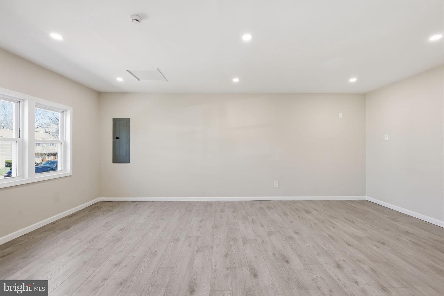 4421 Roselyn Lane photo 9