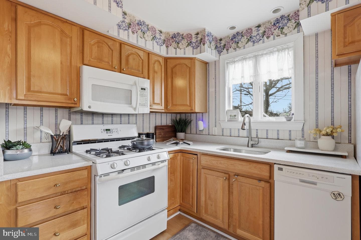 327 S Norristown Road photo 11
