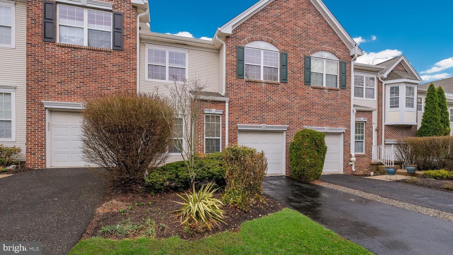 12 Heritage Hills Drive photo 4