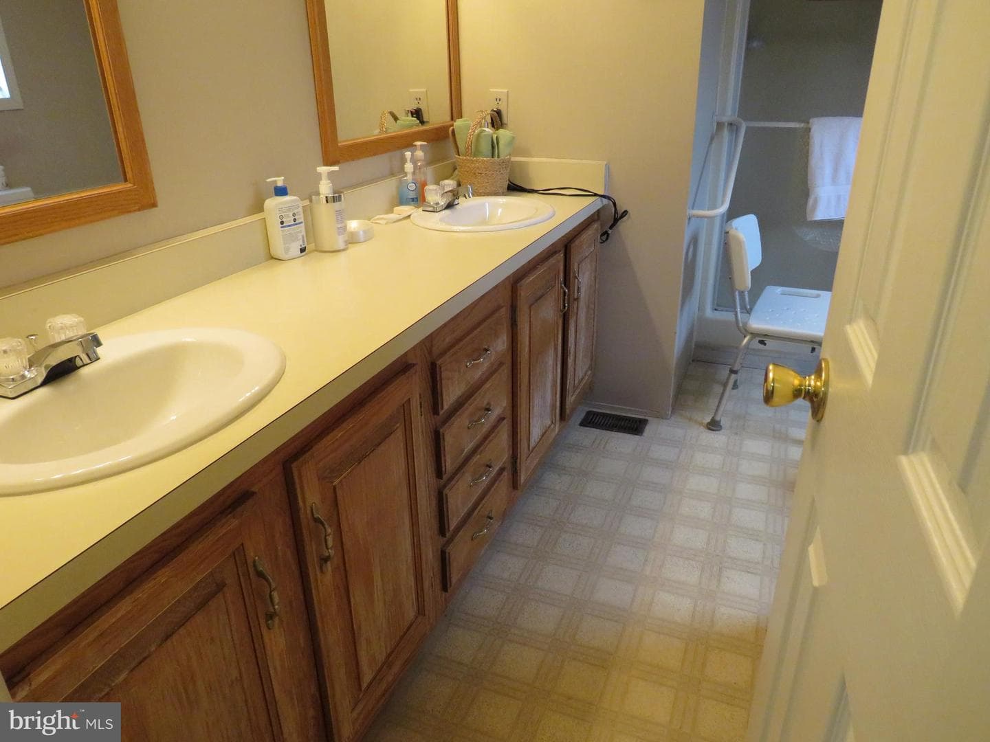 143 Raven Court photo 33