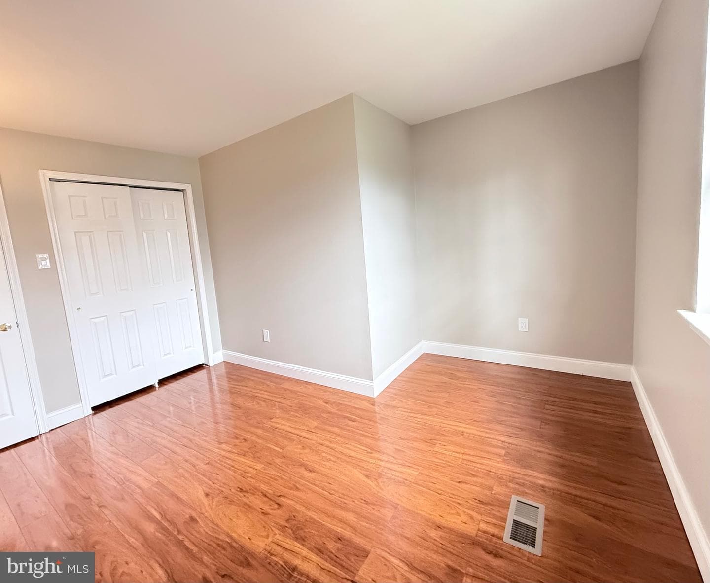 988 Baxter Avenue photo 22