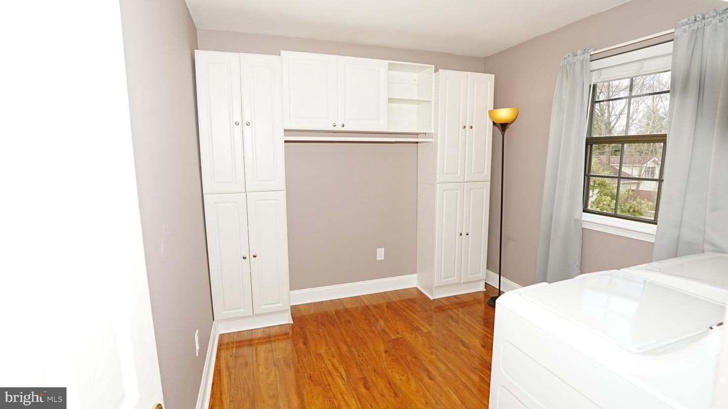 988 Baxter Avenue photo 27