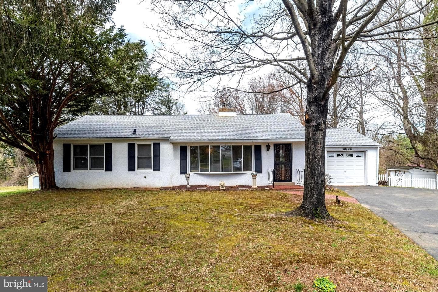 4824 Grandview Avenue photo 2