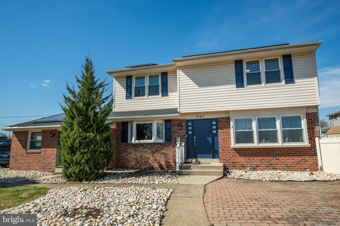 1087 Roberts Road photo 2
