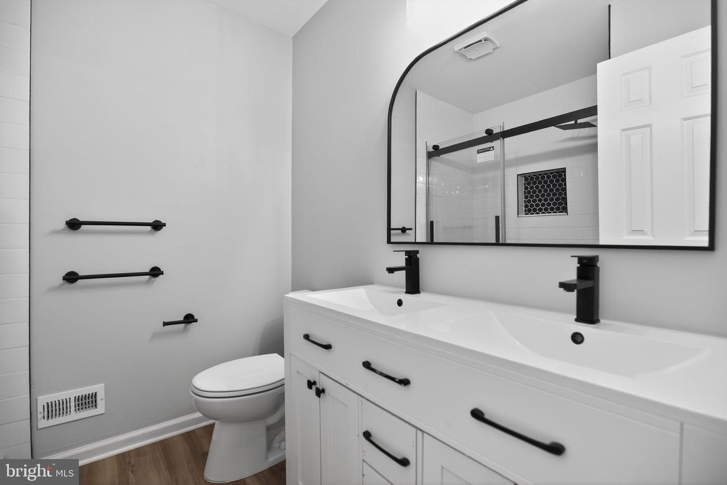 9 E Ridge Mews photo 17