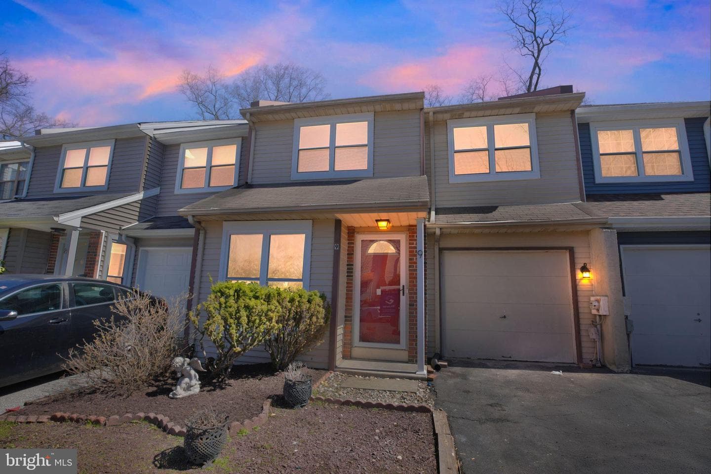 9 E Ridge Mews photo 2