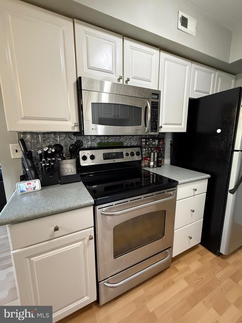 111 Reliance Circle photo 6