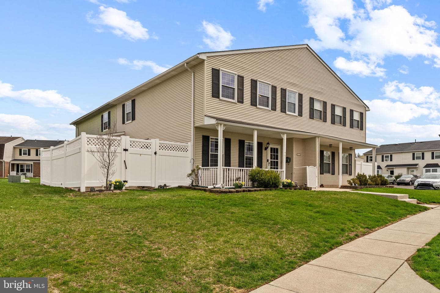 77 Reliance Square photo 2
