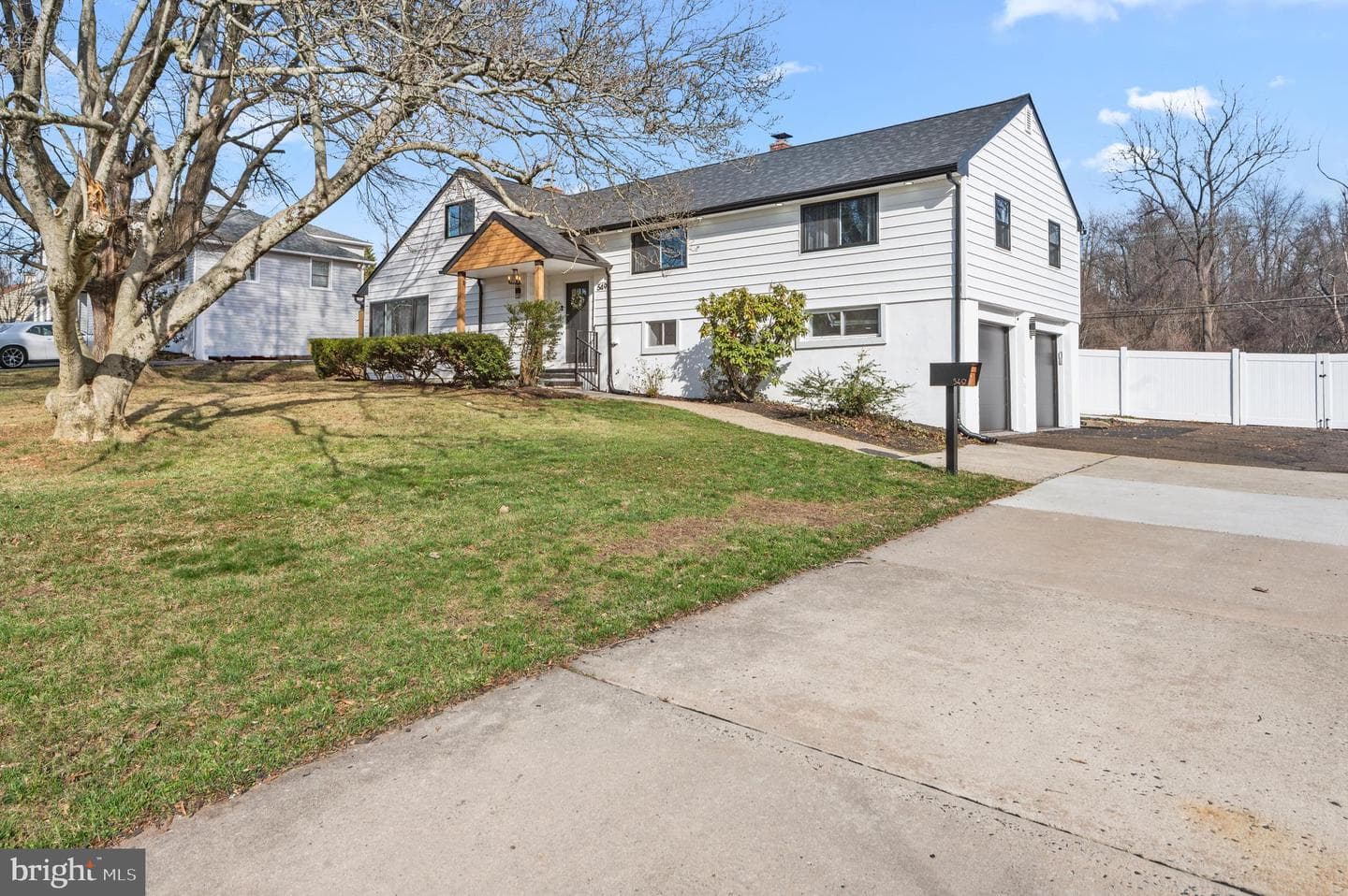 549 Austin Drive photo 2