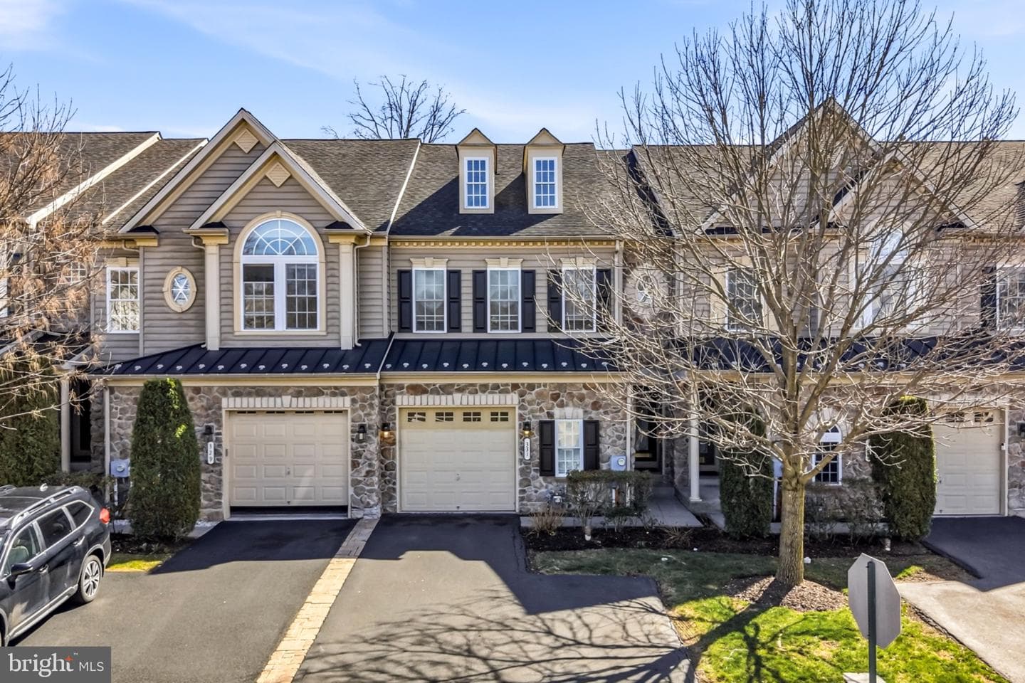 331 Village Way photo 2