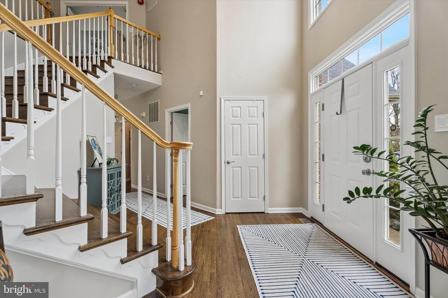 602 Bellflower Boulevard photo 2
