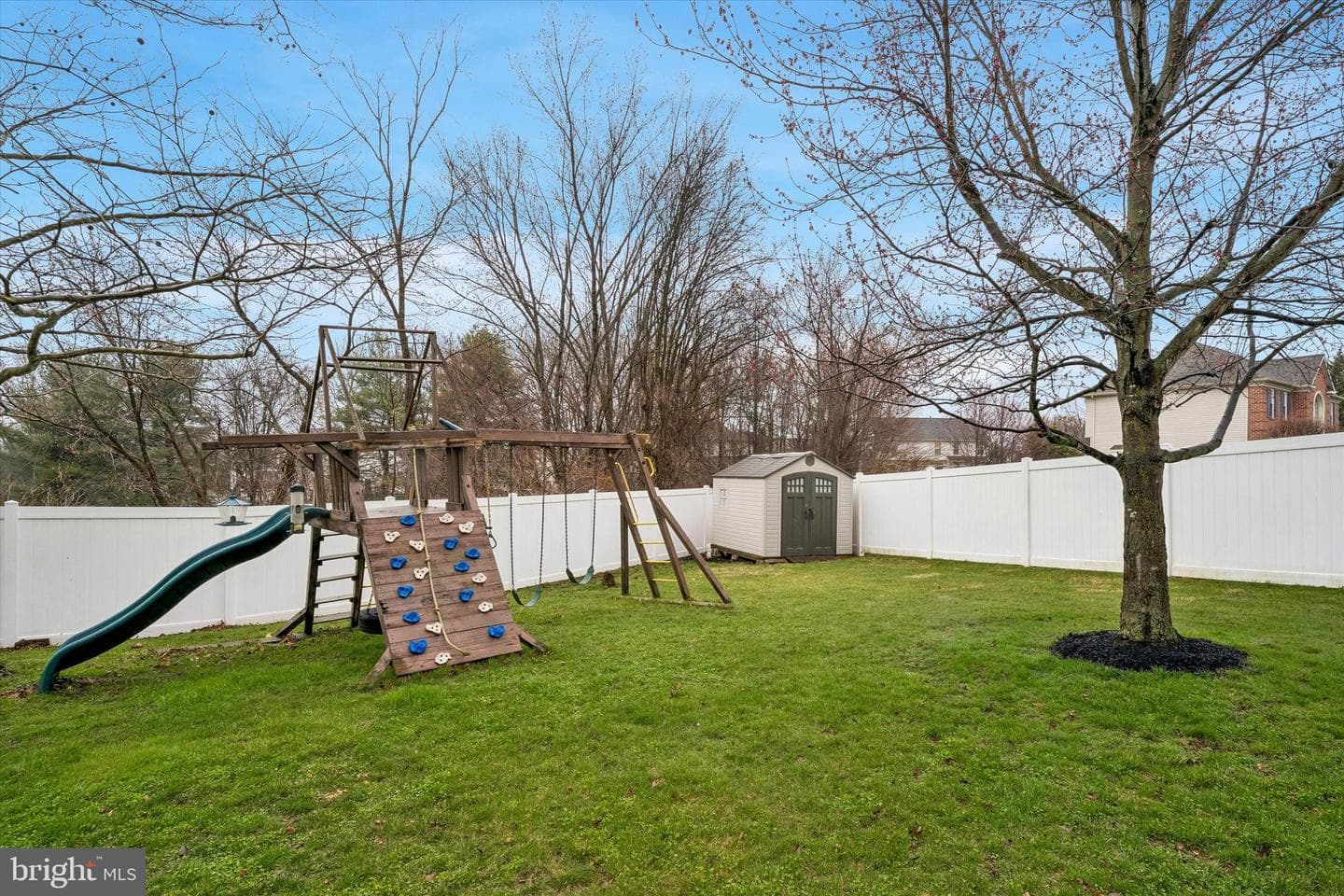 602 Bellflower Boulevard photo 34