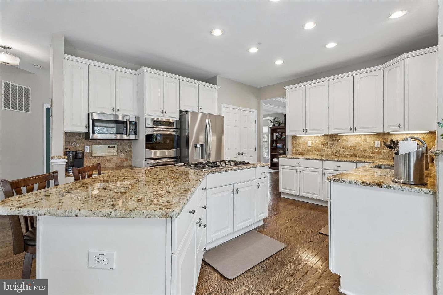 602 Bellflower Boulevard photo 8