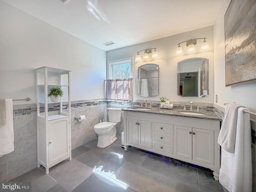35 Matthew Circle photo 27