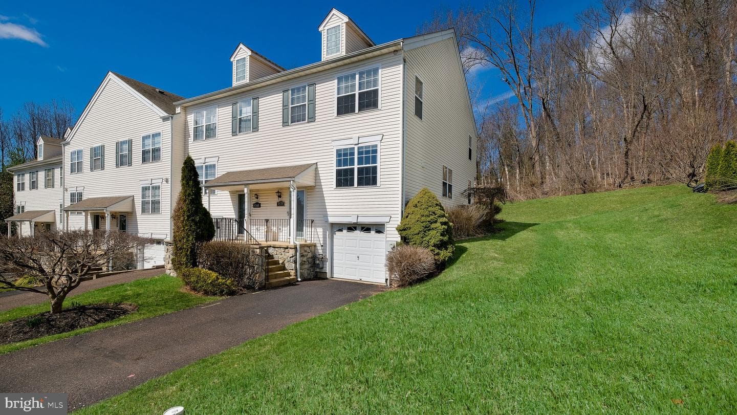 4570 Louise Saint Claire Dr photo 2