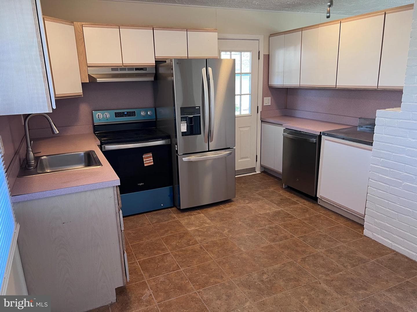 434 Thornridge Drive photo 3