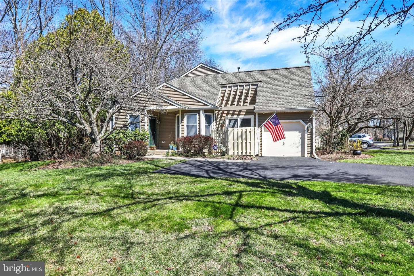 1576 Applewood Circle photo 2