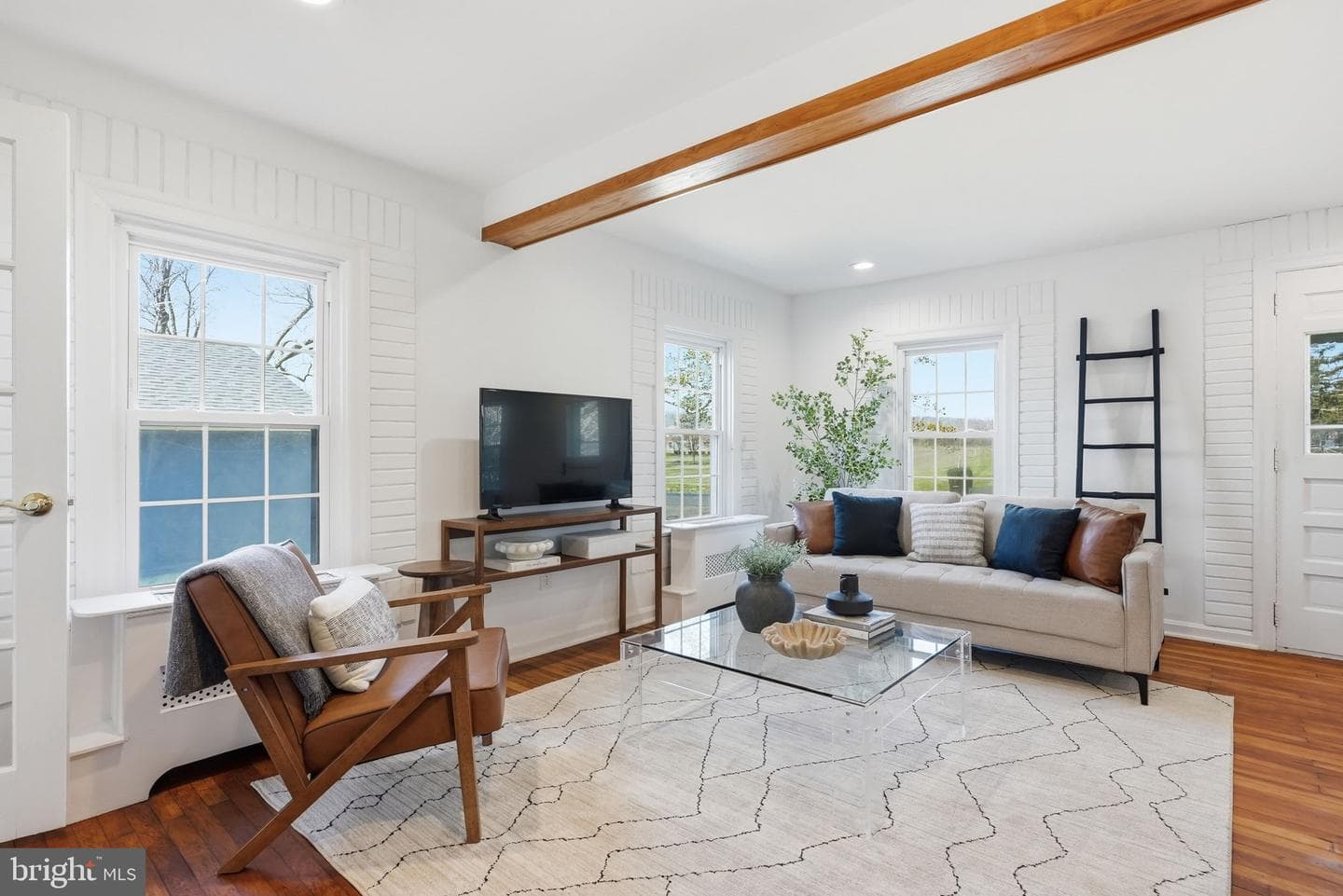 292 Walter Road photo 2