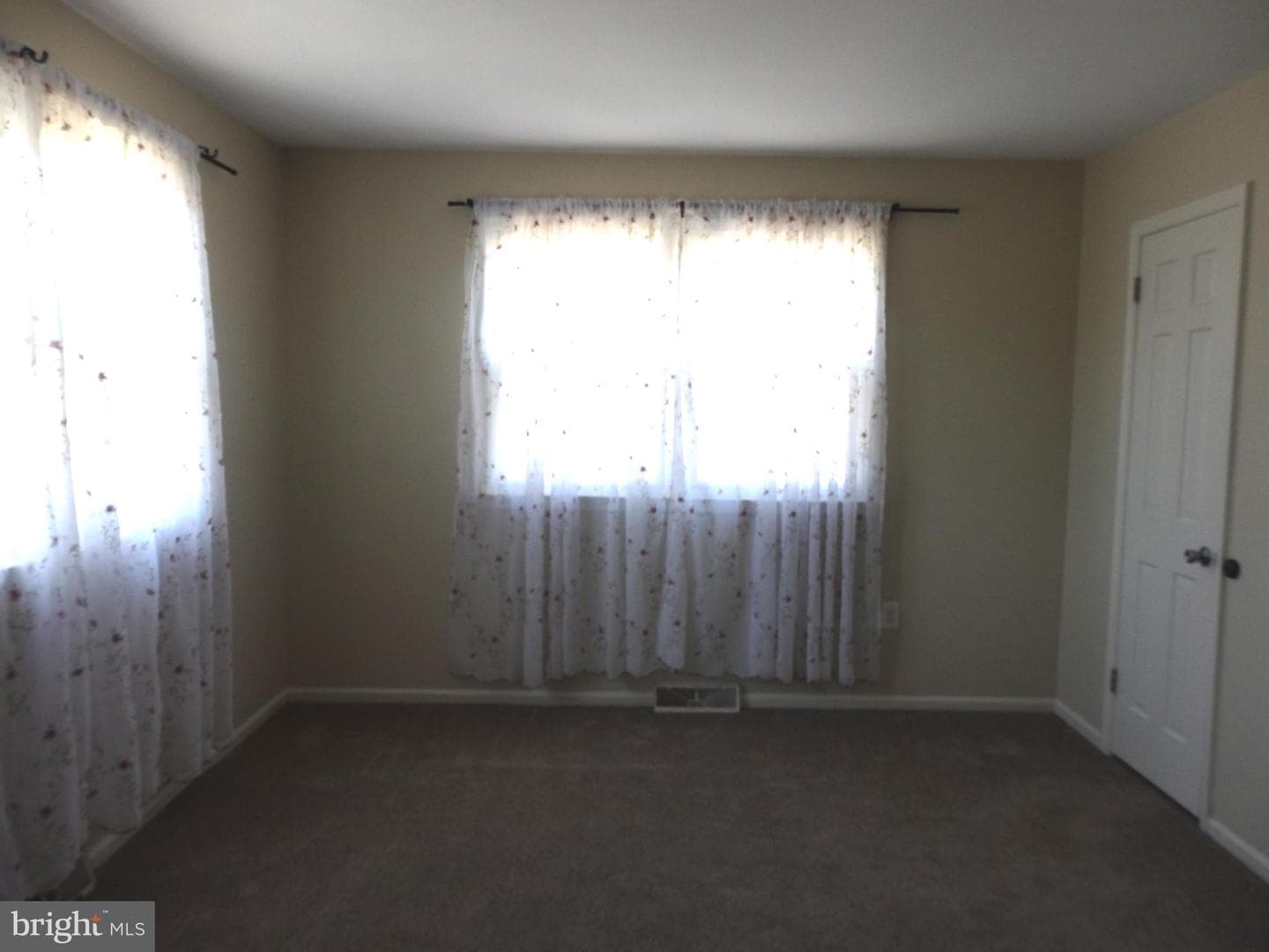 201 Lancaster Court photo 15