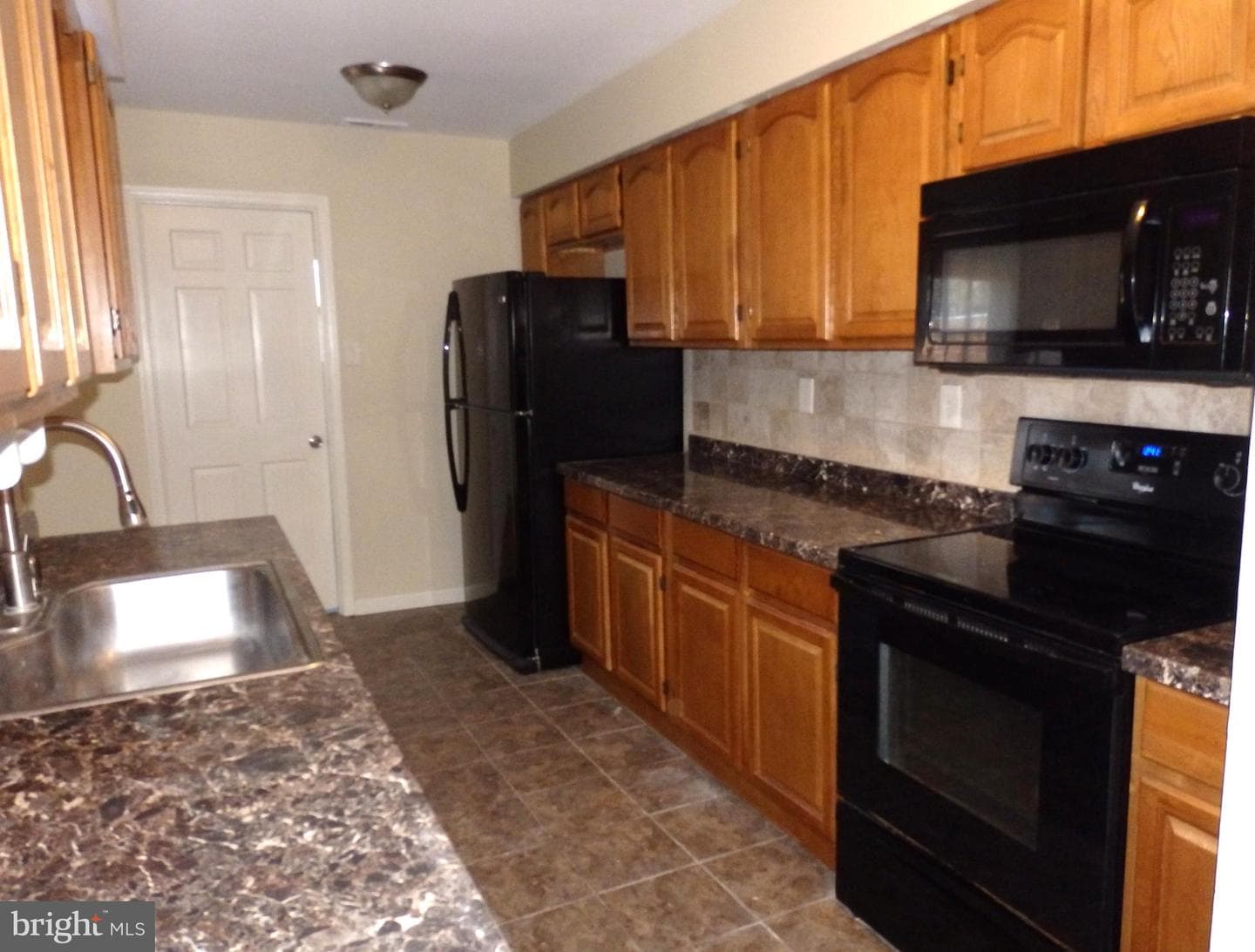 201 Lancaster Court photo 8