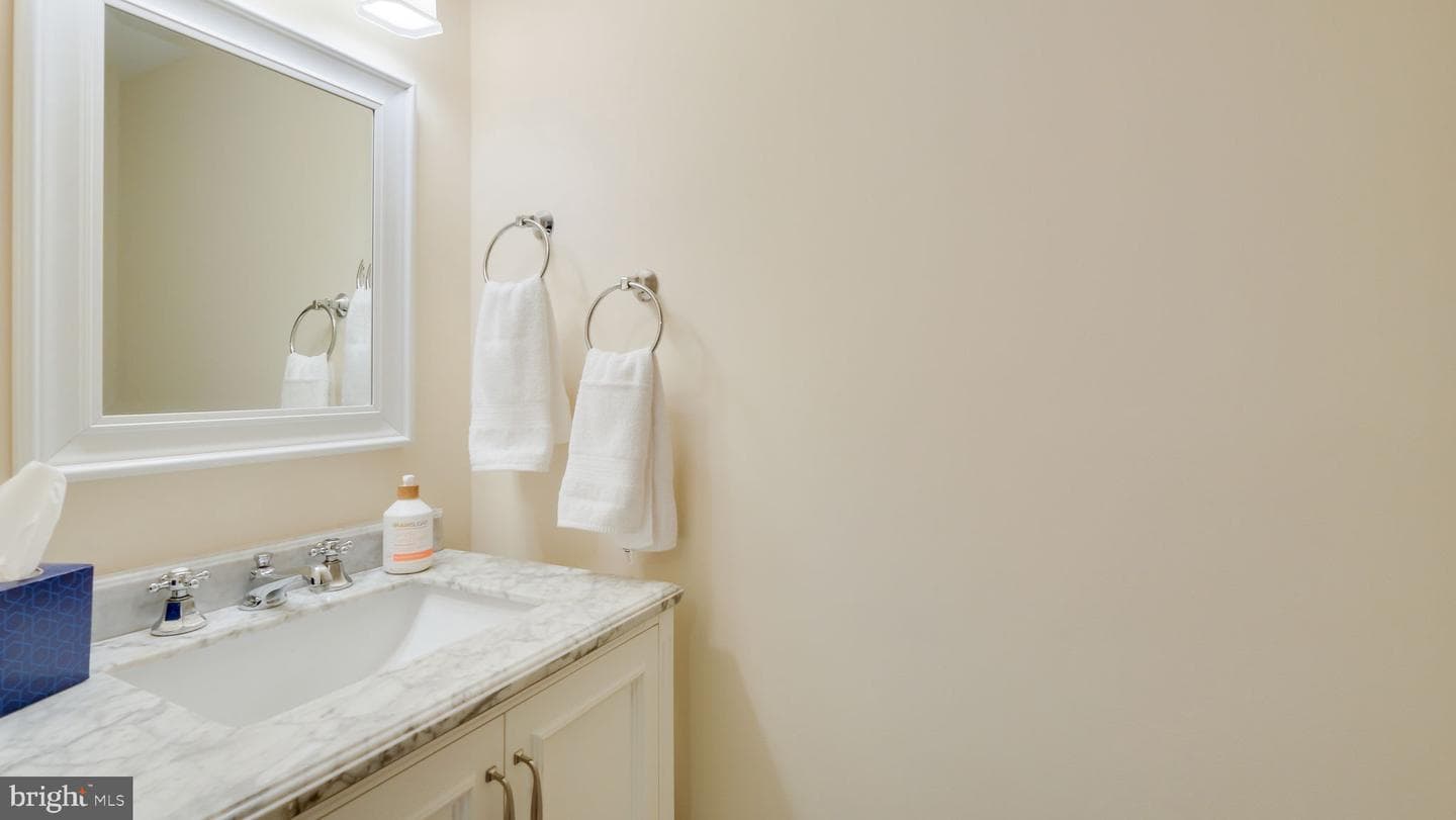 11 Eden Roc Street photo 25