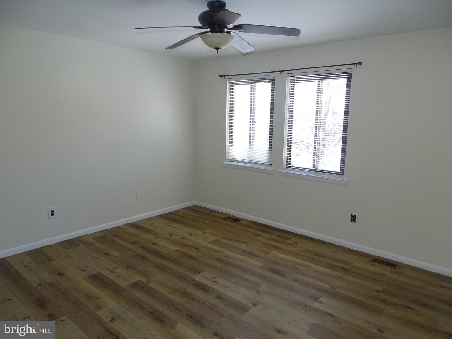 4902 Oxford Court photo 17