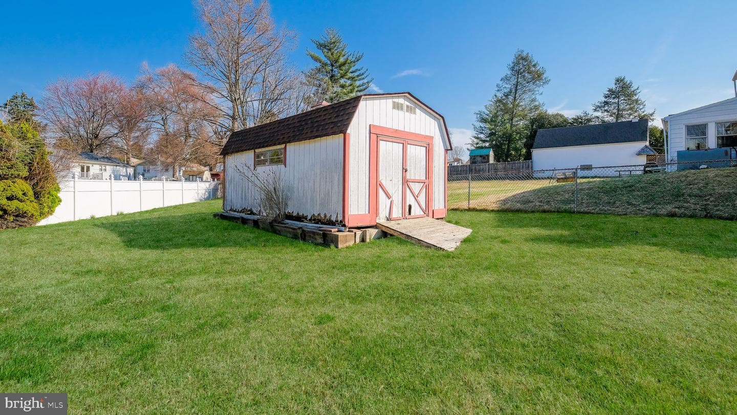 8 Village Drive photo 22