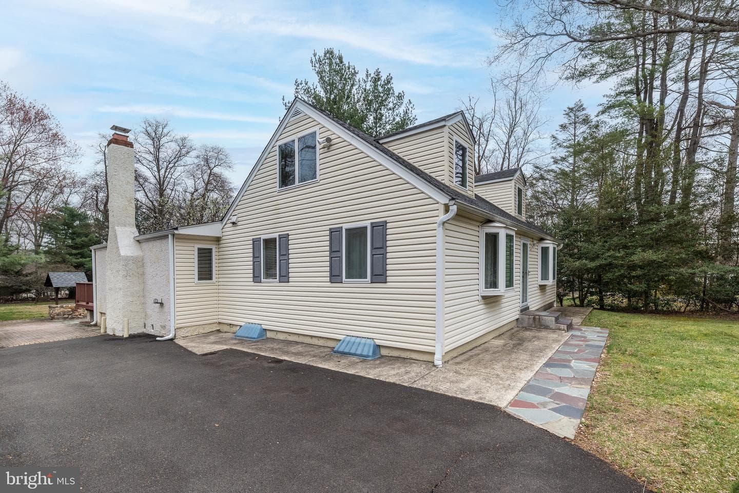 1630 Bonnie Brae Drive photo 2