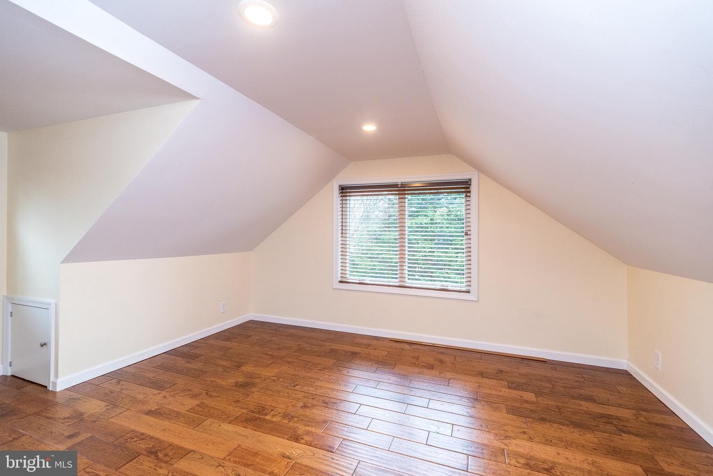 1630 Bonnie Brae Drive photo 3