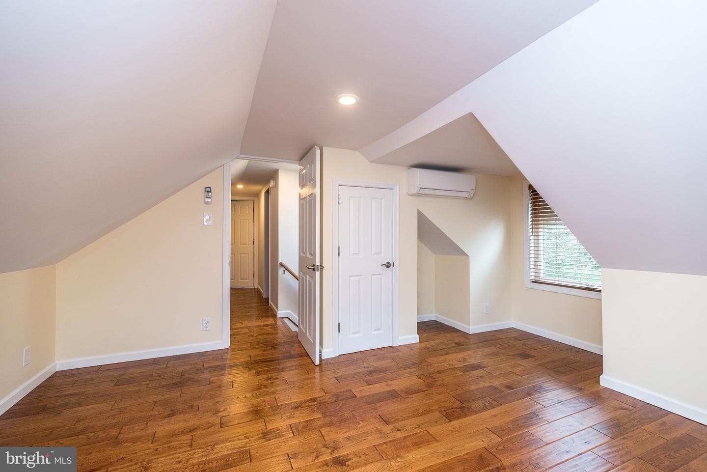1630 Bonnie Brae Drive photo 4
