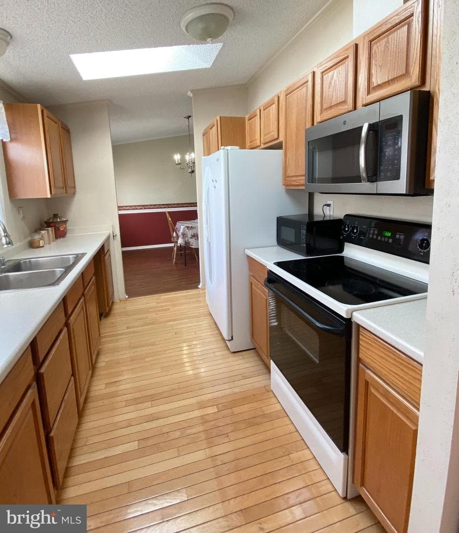 449 Grouse Court W photo 11