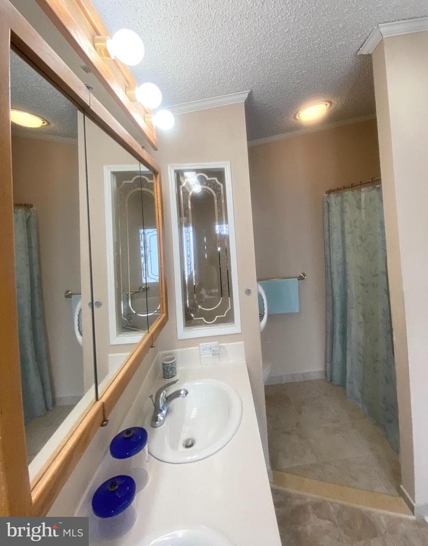 449 Grouse Court W photo 30