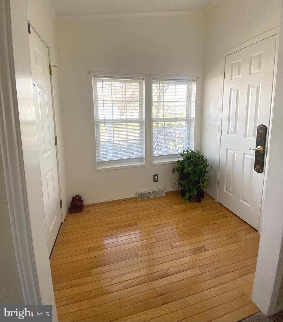 449 Grouse Court W photo 8