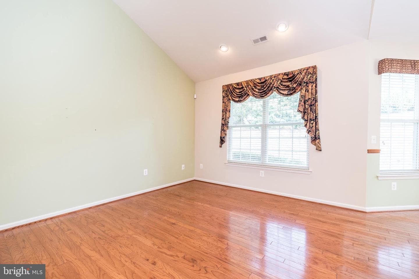 505 Plymouth Court photo 12