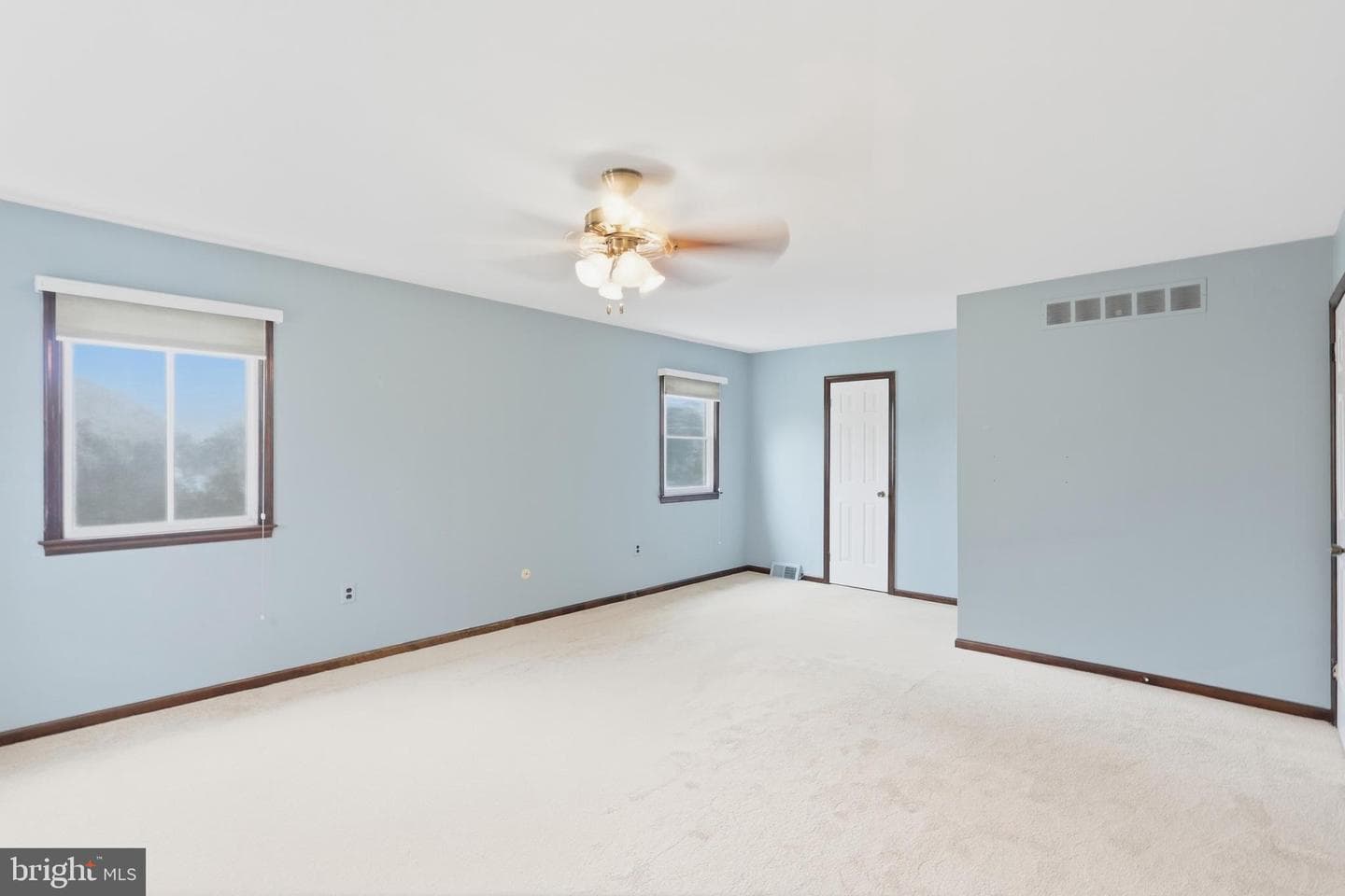 10 W Elizabeth Lane photo 12