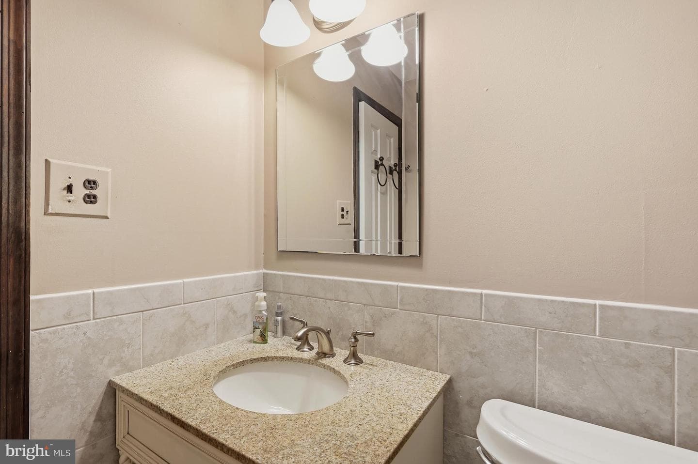 10 W Elizabeth Lane photo 19