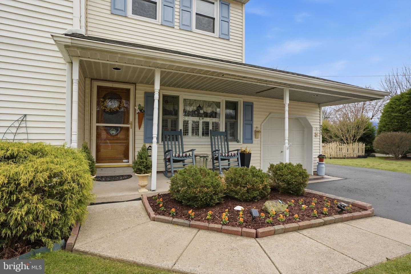 211 Longview Avenue photo 4