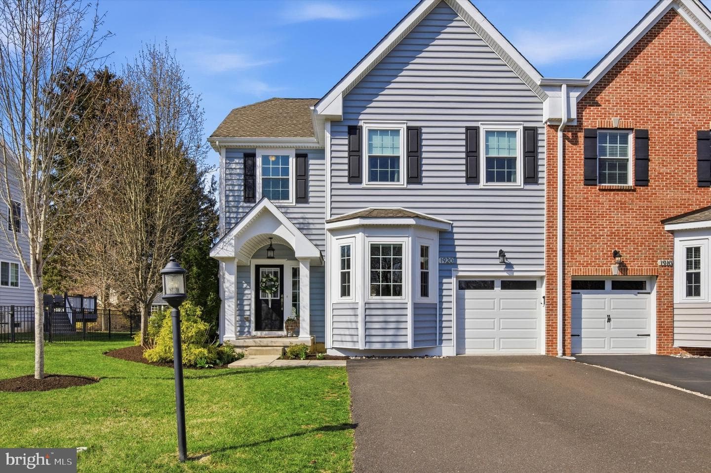 1920 Waid Way photo 2