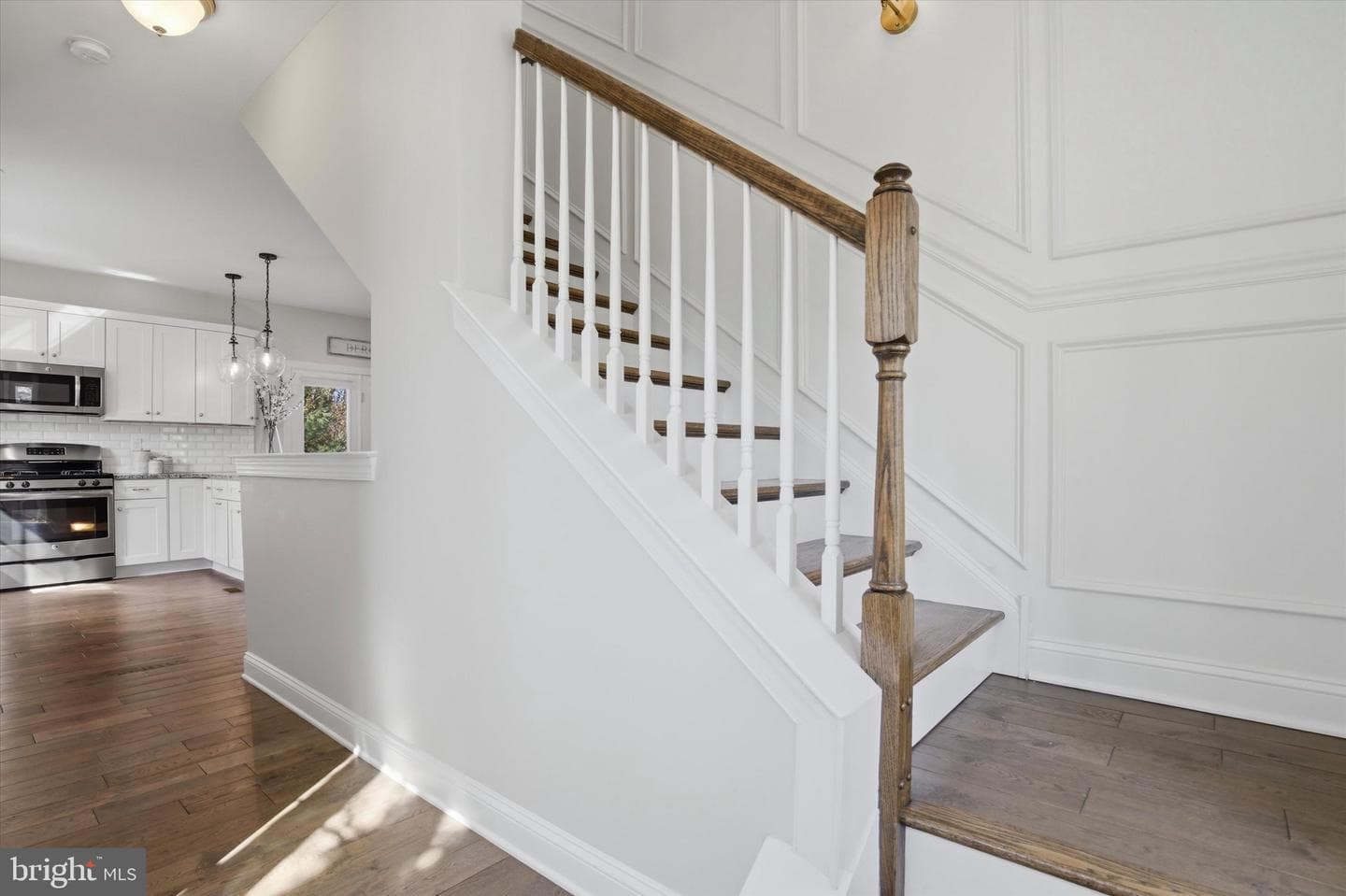 1920 Waid Way photo 4