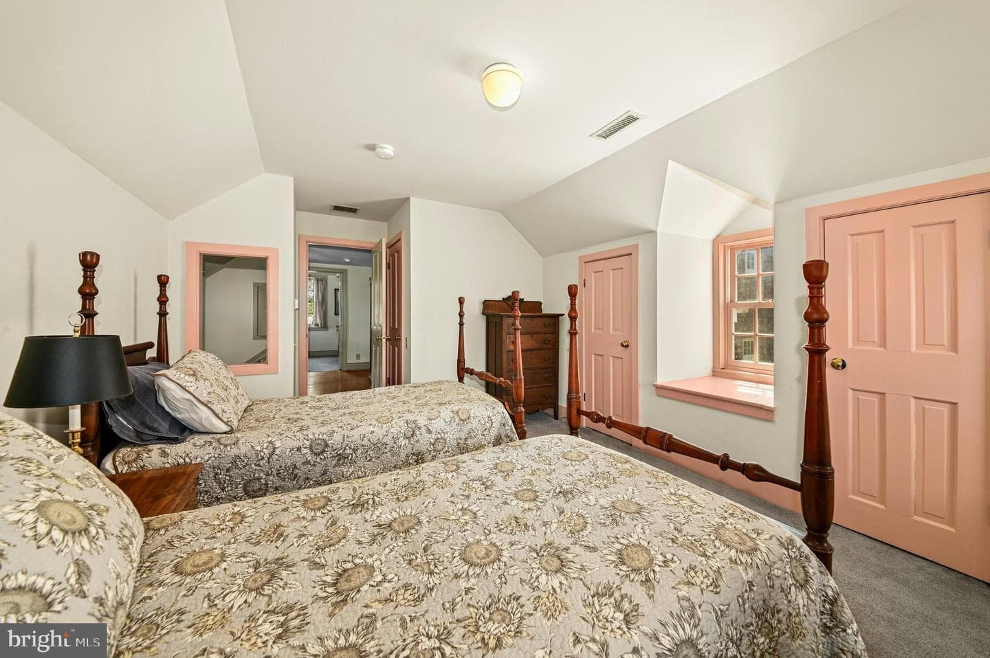 189 E Butler Avenue photo 30