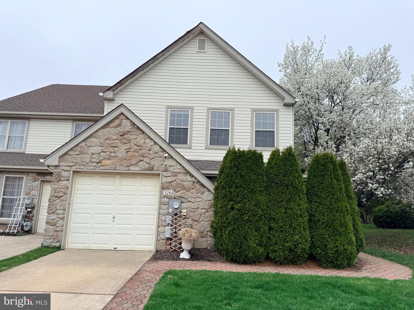 320 Wyndale Drive photo 3