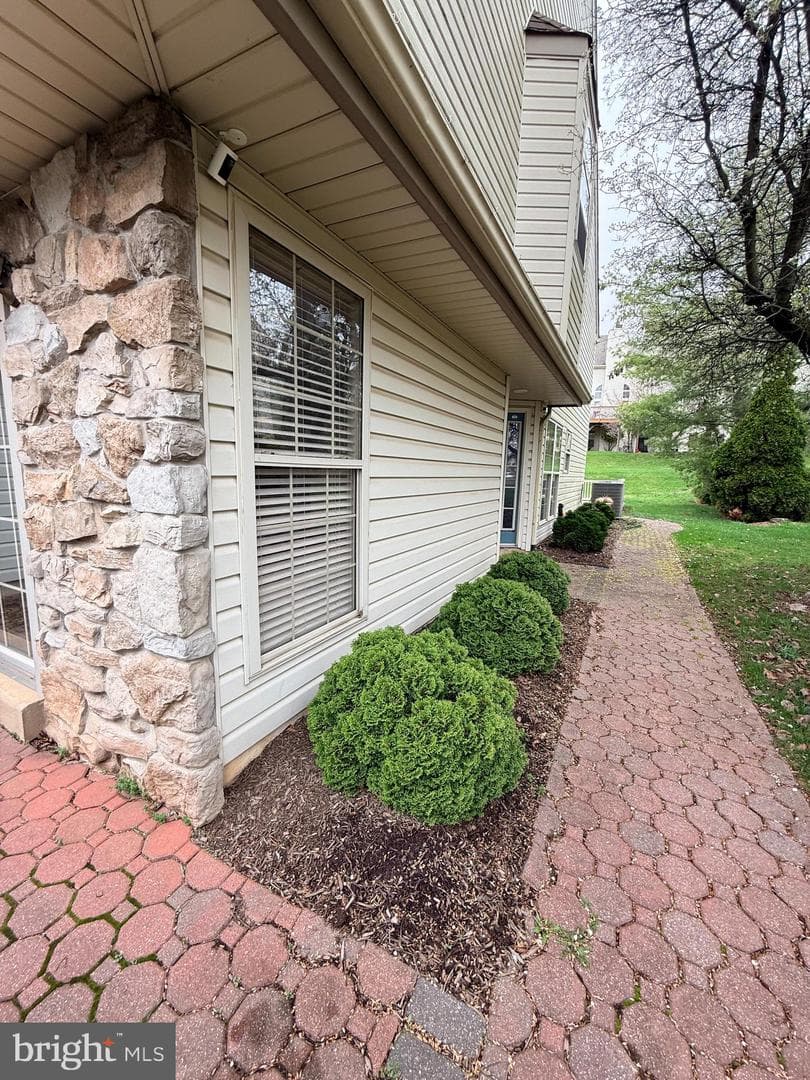 320 Wyndale Drive photo 6