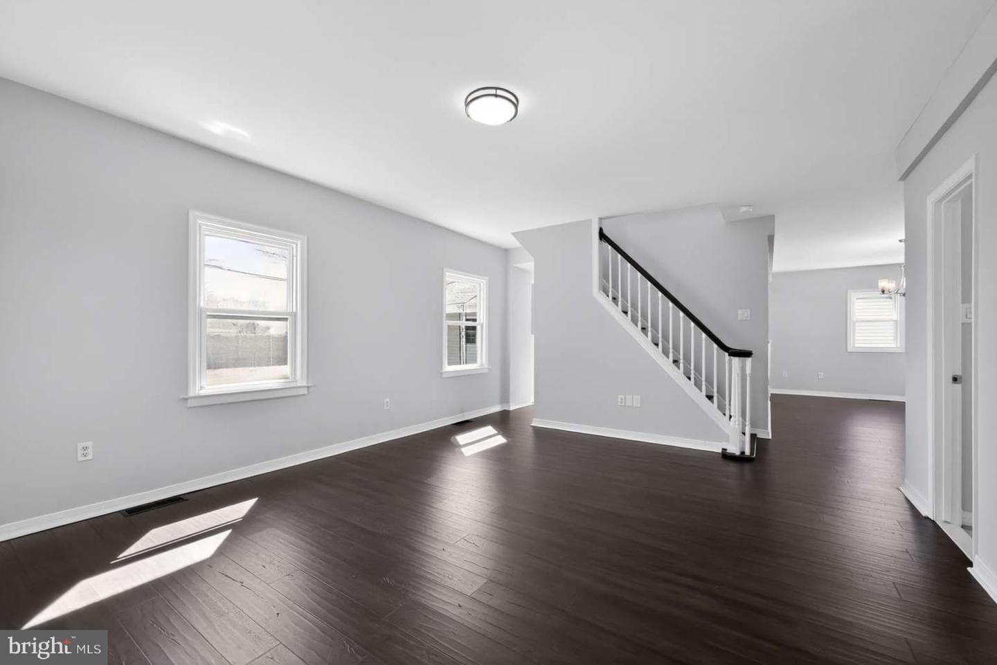 916 Stephen Avenue photo 4
